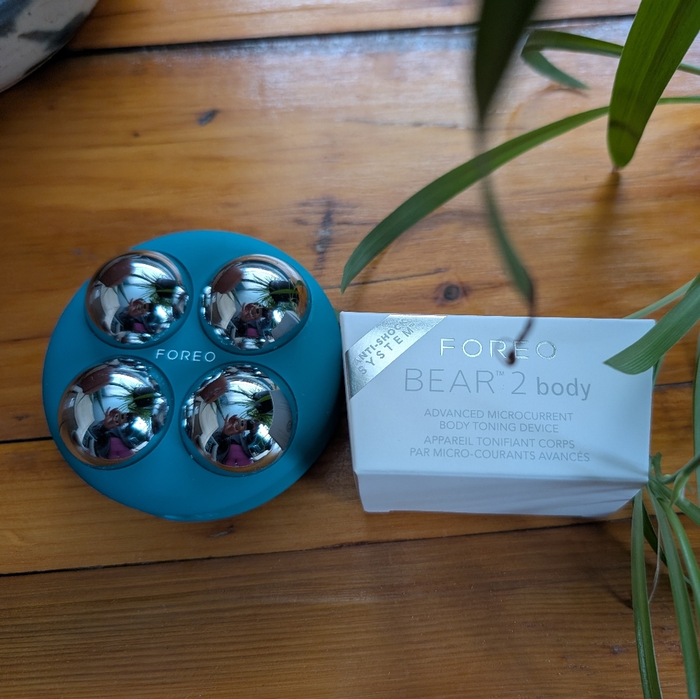 FOREO BEAR™ 2 body Toning Device - Teal and Silver